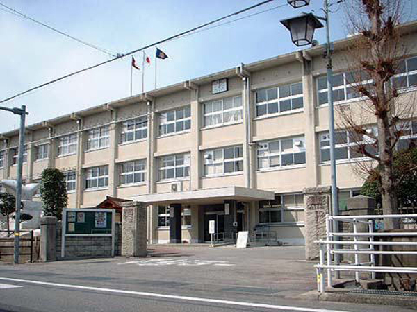 当日本人反对政府强制唱国歌时，他们在反对什么？