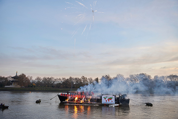 这是朋克精神吗？宁可烧掉500万英镑藏品也不交给国家