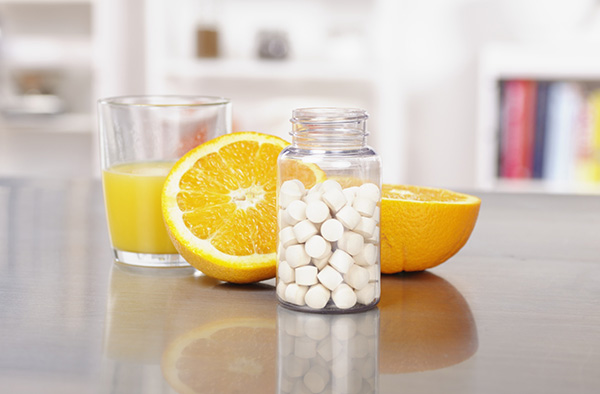 药太苦，就着牛奶果汁一起吃？药食相克也有毒