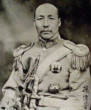 那些丑到过目难忘、错得漏洞百出的图书封面