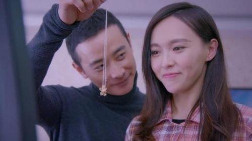 唐嫣罗晋终于承认恋情，网友送完祝福又去慰问老胡