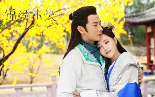 唐嫣罗晋终于承认恋情，网友送完祝福又去慰问老胡