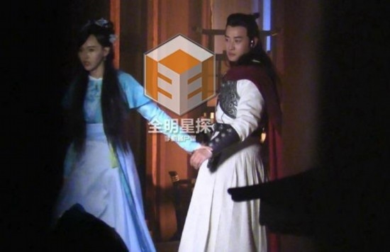 唐嫣罗晋终于承认恋情，网友送完祝福又去慰问老胡