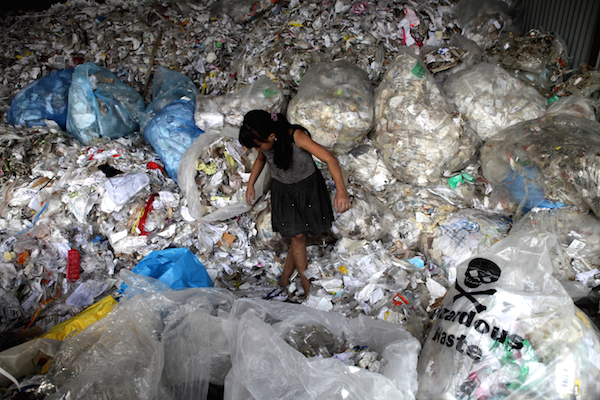 专访《塑料王国》导演王久良：消费主义社会的垃圾问题无解