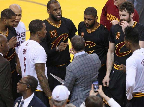 《体育画报》年度特写 | 詹姆斯，一个人如何改变一座城