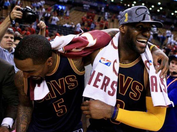 《体育画报》年度特写 | 詹姆斯，一个人如何改变一座城