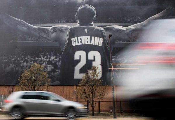 《体育画报》年度特写 | 詹姆斯，一个人如何改变一座城