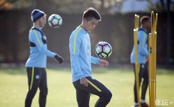 恒大20岁新星试训曼城，他以“董方卓模式”登陆英超？