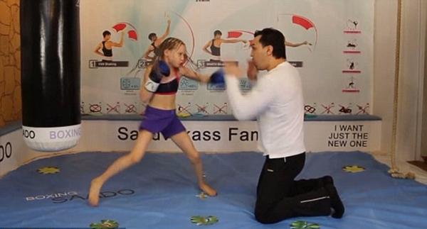 9岁女孩30秒出拳221次，这可能是世界上最不好惹的一家