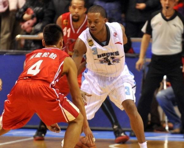 弗朗西斯因砸车盗窃入狱？酒精毒品毁了姚明心中的“弗老大”