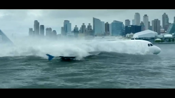 《萨利机长》：伊斯特伍德的美国英雄主义