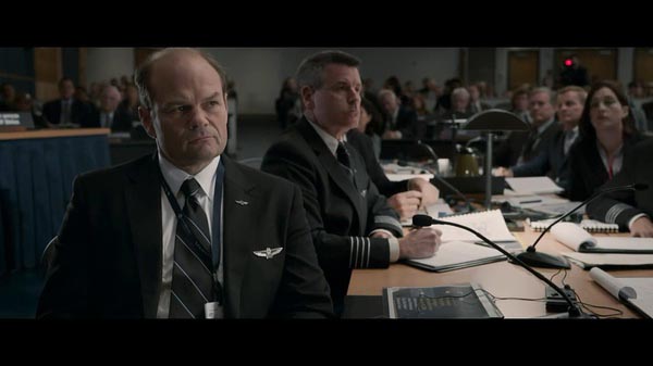 《萨利机长》：伊斯特伍德的美国英雄主义