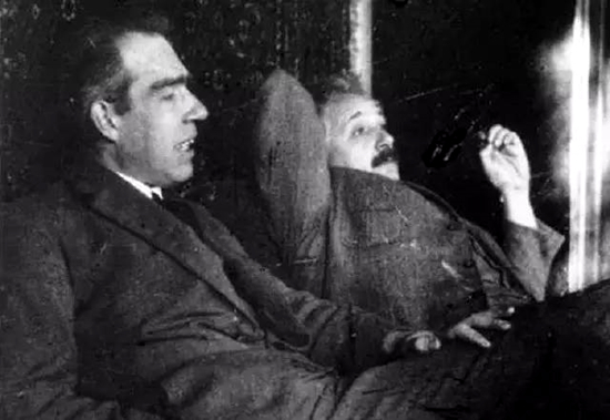 澎湃联播|薛定谔的猫，老厅长的微博