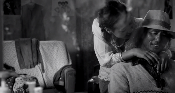 《塔洛》女主杨秀措：年轻藏族人的状态，没人比我更熟悉了