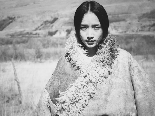 《塔洛》女主杨秀措：年轻藏族人的状态，没人比我更熟悉了