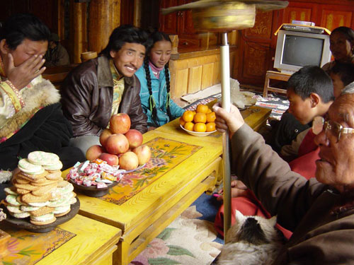 《塔洛》女主杨秀措：年轻藏族人的状态，没人比我更熟悉了