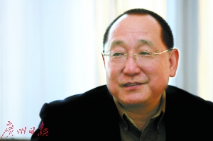 上海教师闯荡非洲成非洲首位华人酋长，拼得数亿身家