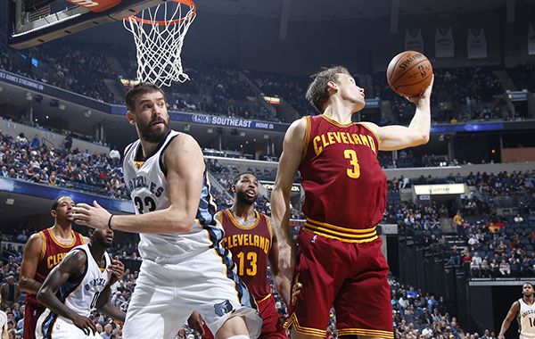 詹姆斯的“养生篮球”把球迷惹毛了