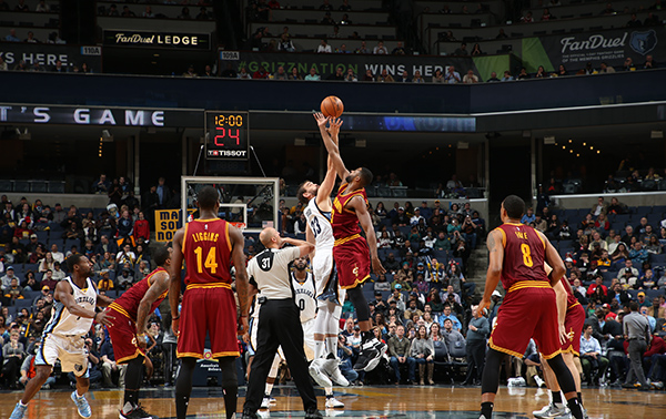 詹姆斯的“养生篮球”把球迷惹毛了