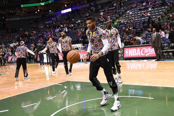 张佳玮 | 那个波波维奇最好的捧哏去世了