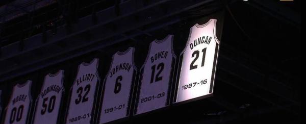 邓肯21号球衣正式退役，为他演讲的波波维奇哭了吗？