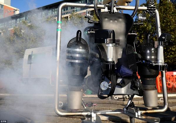 喷气式背包发起众筹，飞着去上班不是梦