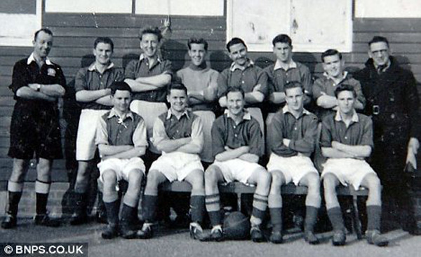 这位英国81岁大爷又进球了，癌症和包夹防守都被他甩在身后