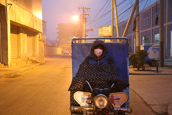 四五千万件包裹因雾霾延误，专家建议给快递员发室外作业补贴