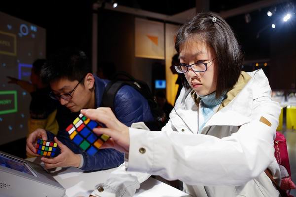 最受学霸欢迎的放松游戏：还原魔方，更快手速等你来挑战