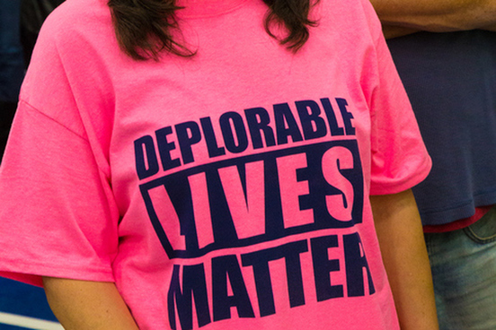 “超现实”打败“法西斯”，成为韦伯词典2016年度词汇