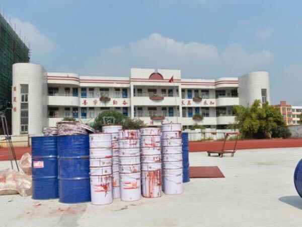 新华社：全国停建“毒跑道”两千块，无过即安是懒政庸政怠政