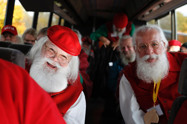 驾雪橇、养驯鹿只是基本技能，一枚专业圣诞老人如何养成？