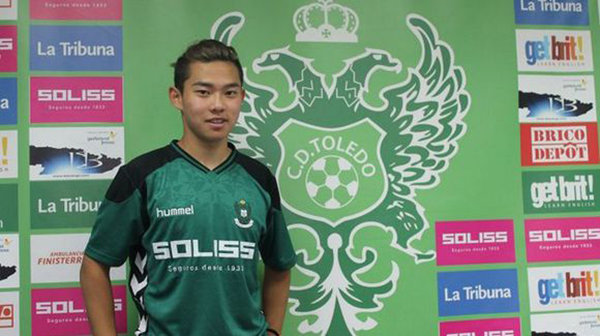 当海外球员都回国捞金，这个19岁少年等来了他的“留洋梦”