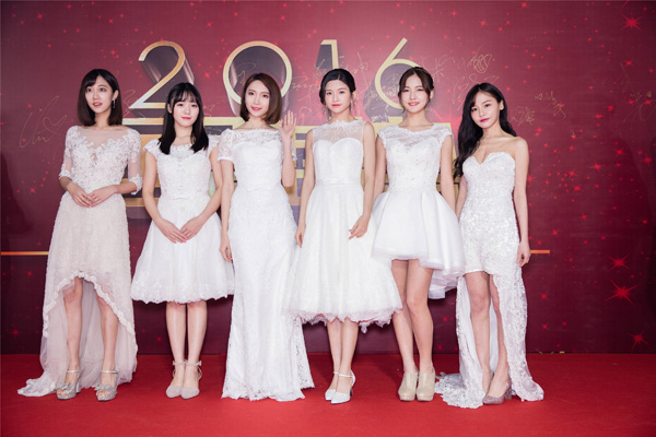 今年“国剧”不颁奖，那就和谐地赏红毯吧