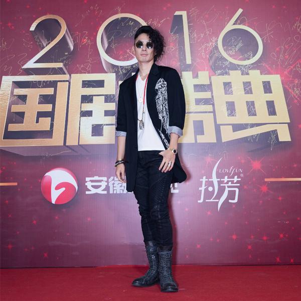 今年“国剧”不颁奖，那就和谐地赏红毯吧