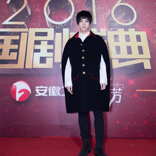 今年“国剧”不颁奖，那就和谐地赏红毯吧