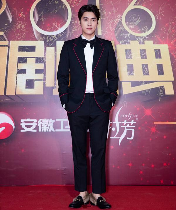 今年“国剧”不颁奖，那就和谐地赏红毯吧