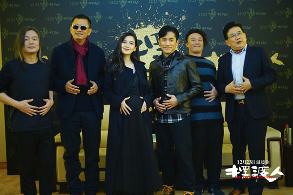 王家卫：《摆渡人》里的酒吧，就像《东邪西毒》里的客栈