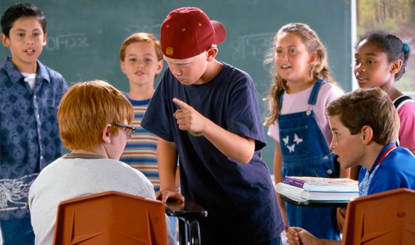 美国小学校长如何应对校园欺凌：制定详细计划，注重情感教育