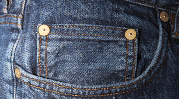 牛仔裤右上方那个只塞得下三根手指的小口袋是干嘛用的？