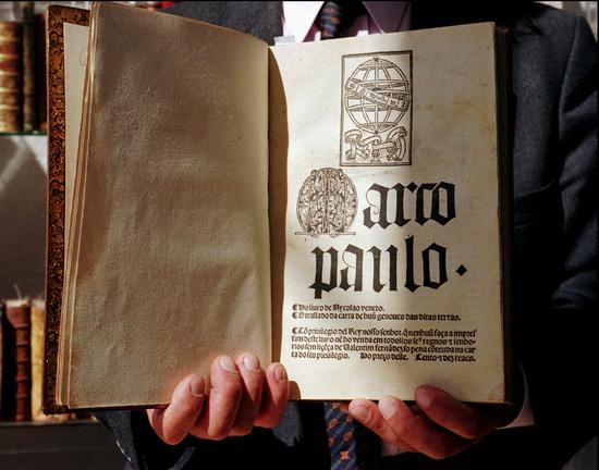 1997年，一本用葡萄牙语翻译的马克·波罗书籍被拍卖。/AP