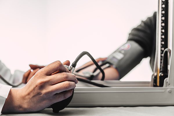 冬季血压易上升，慷慨助人能降血压