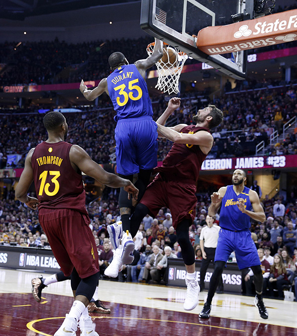 新时代的宿敌从圣诞大战开始？这是属于骑士和勇士的命运