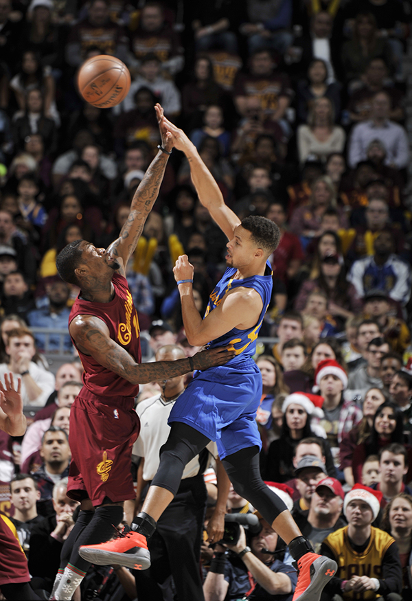 张佳玮｜骑士VS勇士：我们还能要求更刺激的圣诞大战吗？