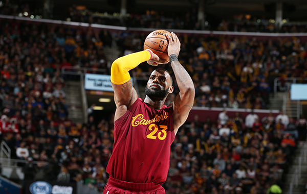 张佳玮｜骑士VS勇士：我们还能要求更刺激的圣诞大战吗？