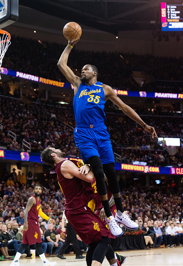 张佳玮｜骑士VS勇士：我们还能要求更刺激的圣诞大战吗？