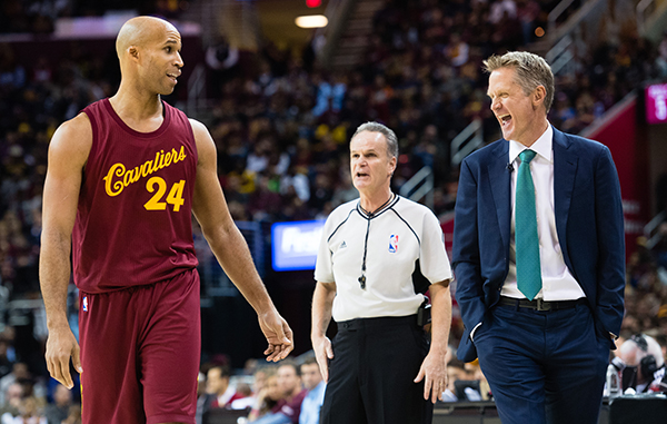 张佳玮｜骑士VS勇士：我们还能要求更刺激的圣诞大战吗？