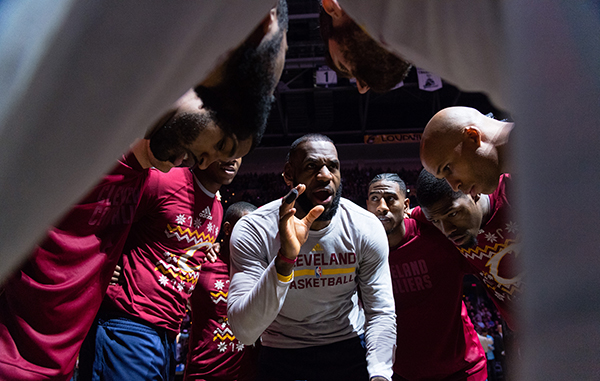 张佳玮｜骑士VS勇士：我们还能要求更刺激的圣诞大战吗？