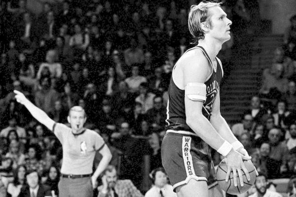 “端尿盆式”罚球重现NBA江湖！这项绝技你也值得拥有