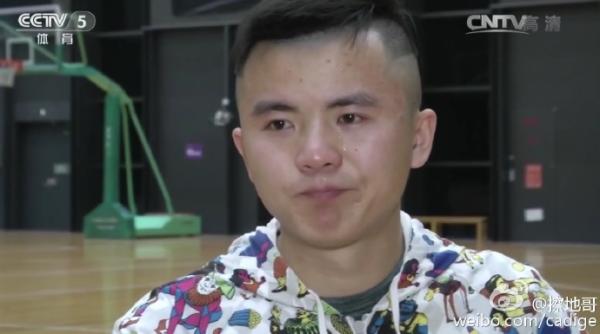 对话CBA最火“擦地哥”：3年做义工，家人说我脑子进水了